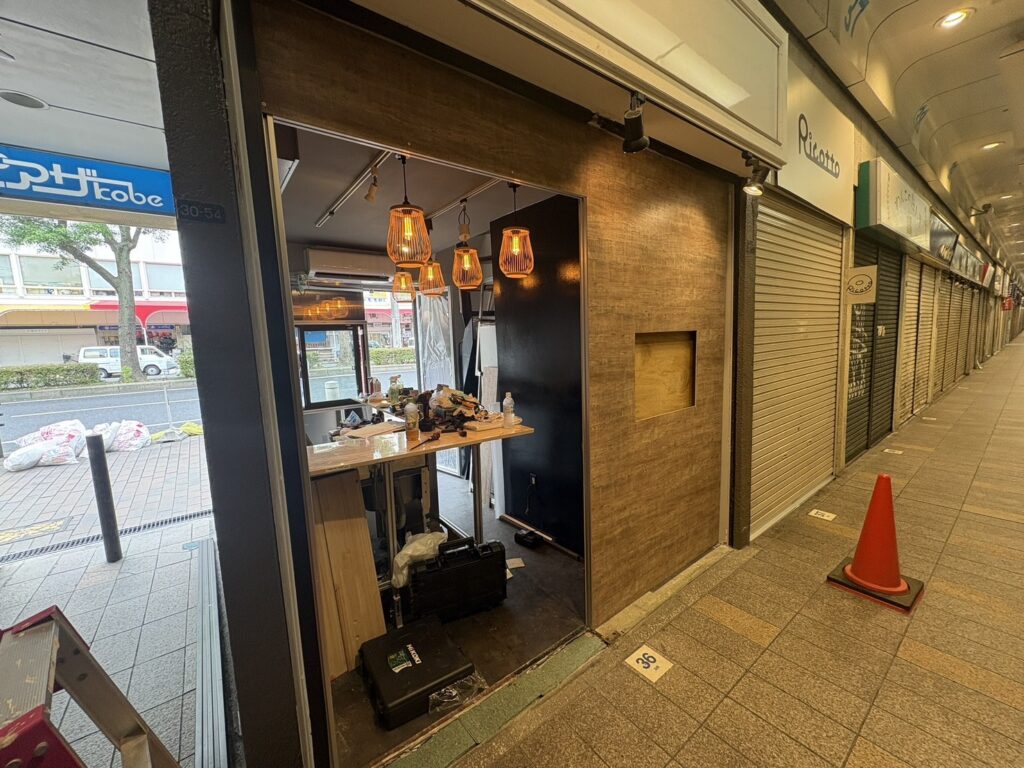 旅する食処あんぎゃの開店準備中の店舗外観